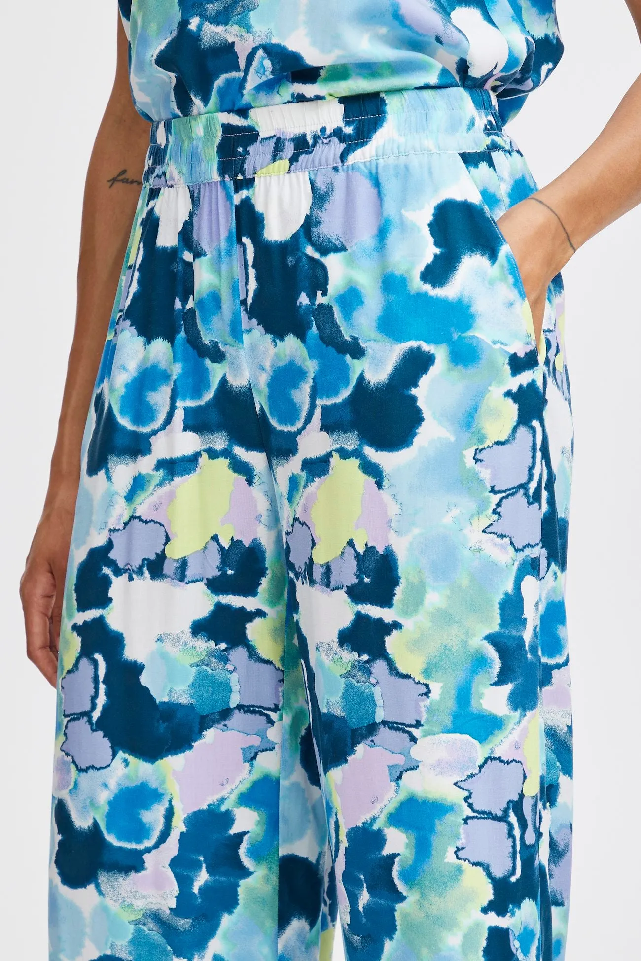 Byoung Joella Crop Trousers Blue Watercolour Mix