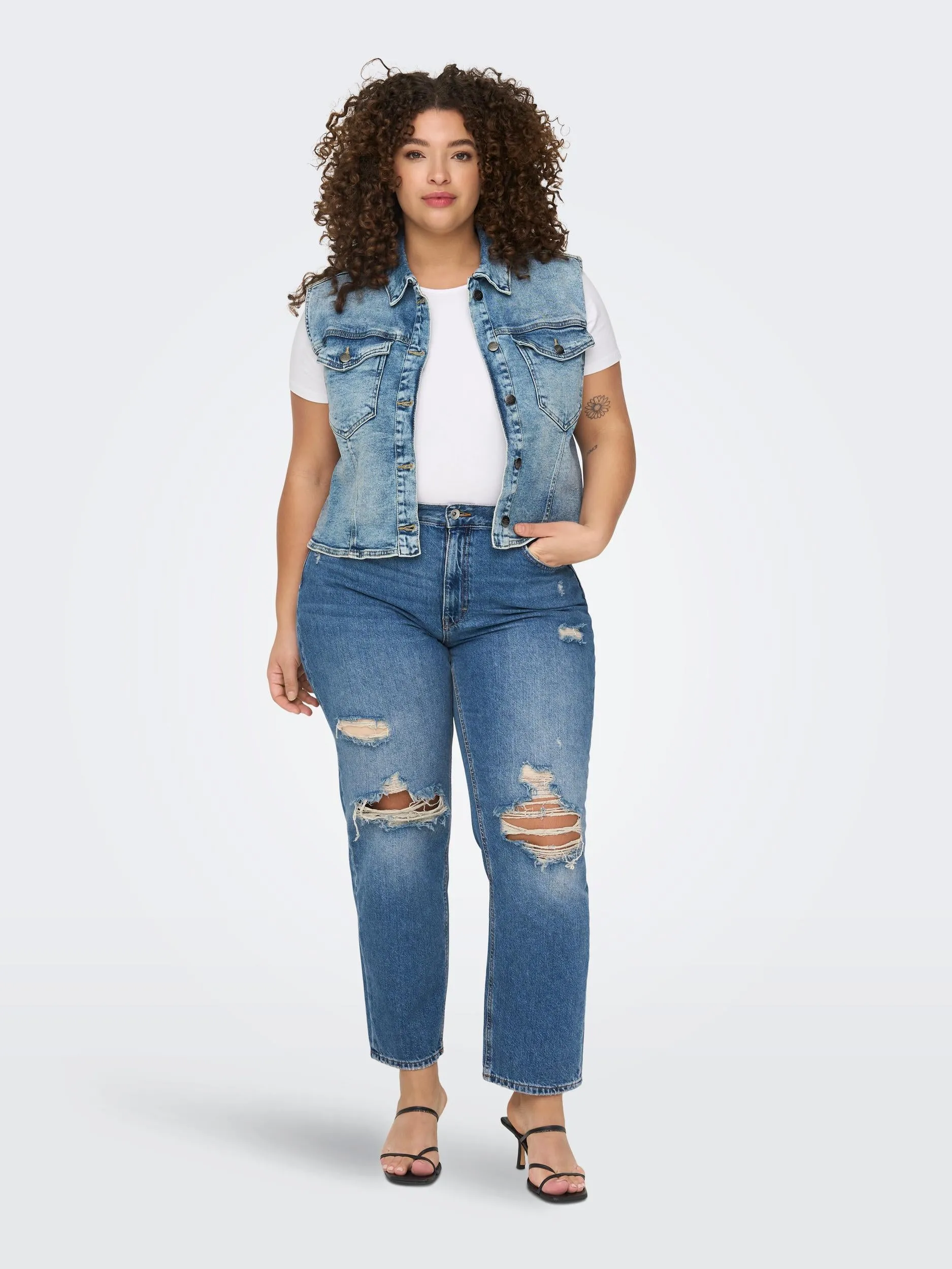 Only Distressed Robyn Jeans in Mid-Denim