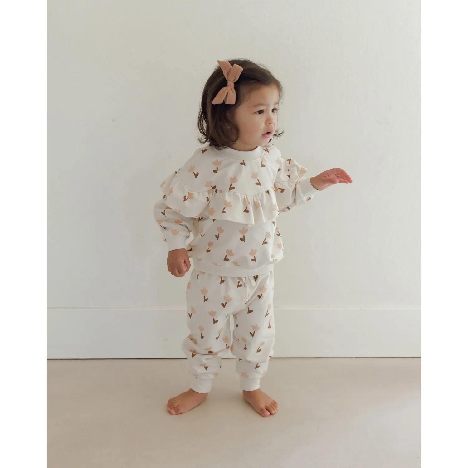 Quincy Mae Ruffle Fleece Sweatpant- Tulips