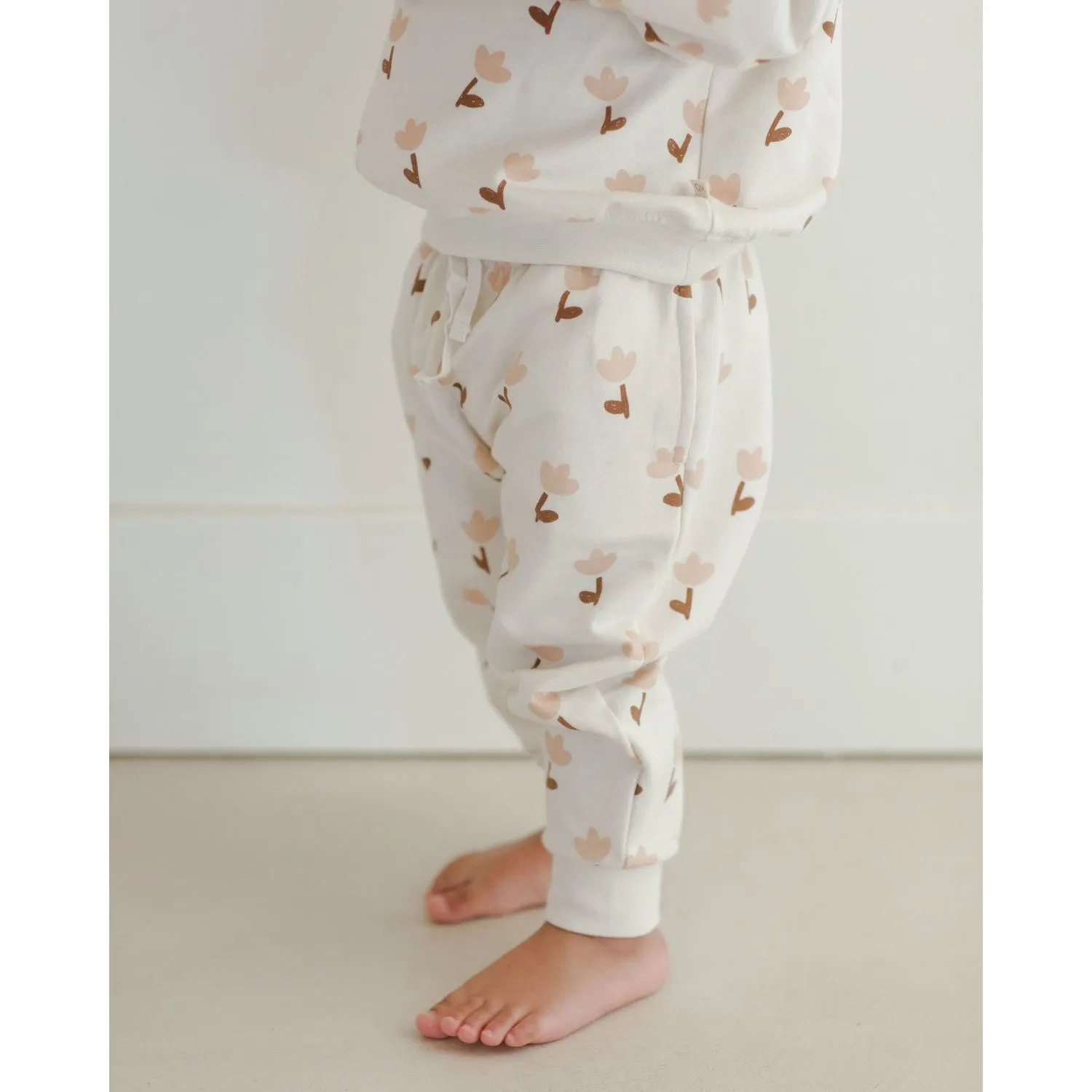 Quincy Mae Ruffle Fleece Sweatpant- Tulips